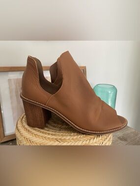 Chinese Laundry Open-Toe Peep Toe Mule in Cognac Brown